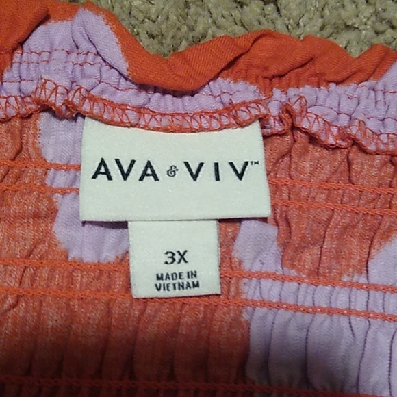 Women's plus size Ava and Viv ruched, peplum tank top - Picture 3 of 4